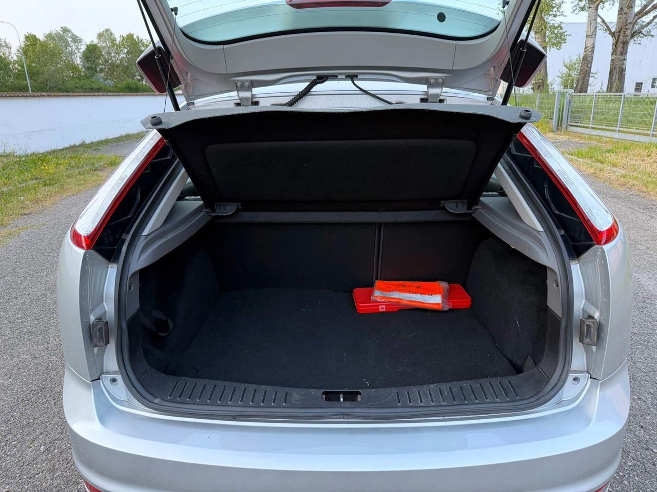 FORD FOCUS 2.0 TITANIUM BENZINA GPL 2030