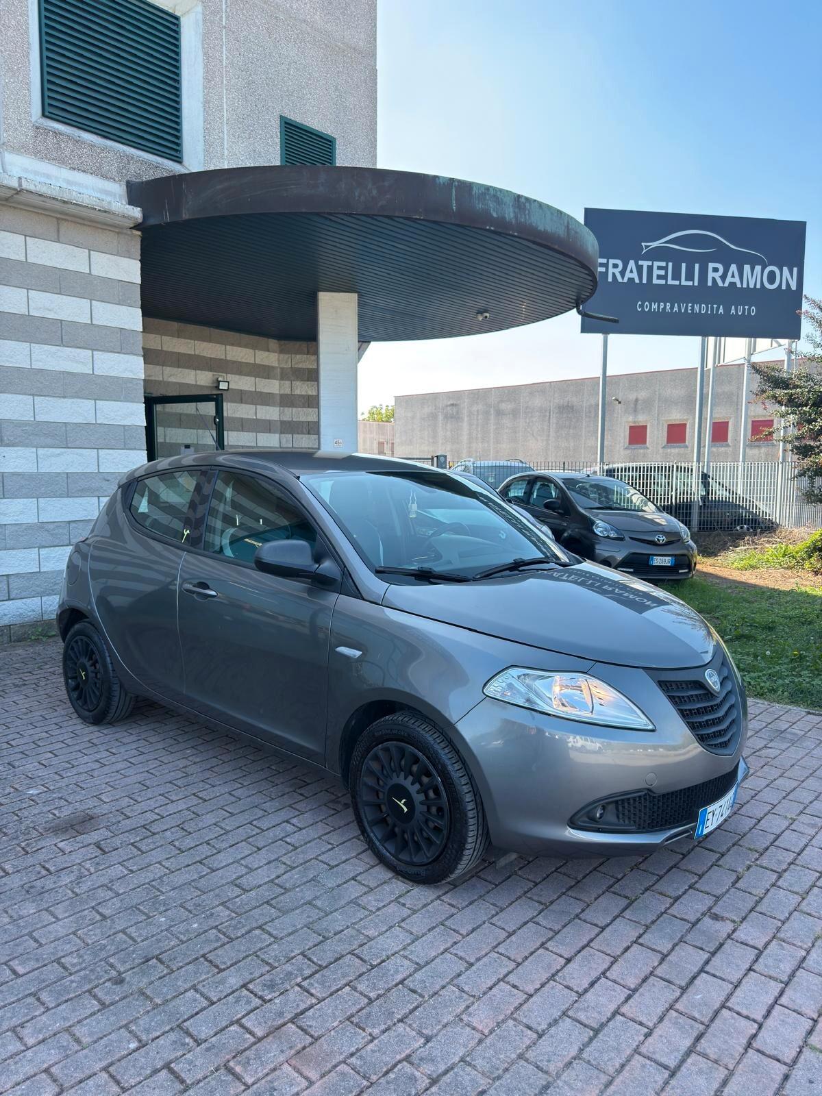 Lancia Ypsilon 1.2 69 CV 5 porte Silver