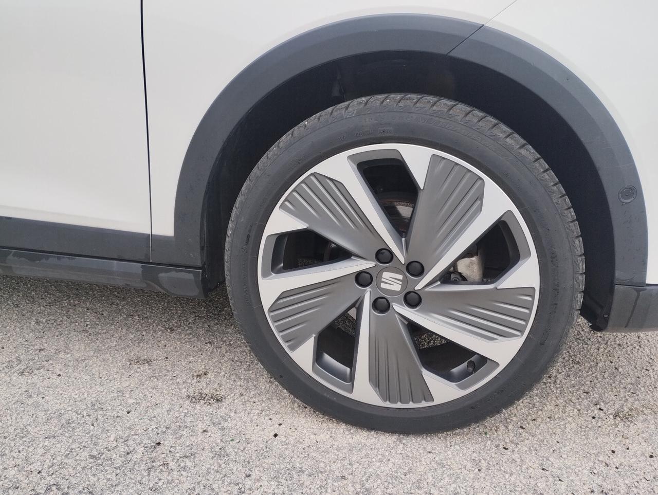 Seat Arona 1.0 TGI FR ( sportiva , full optional e dai consumi record)