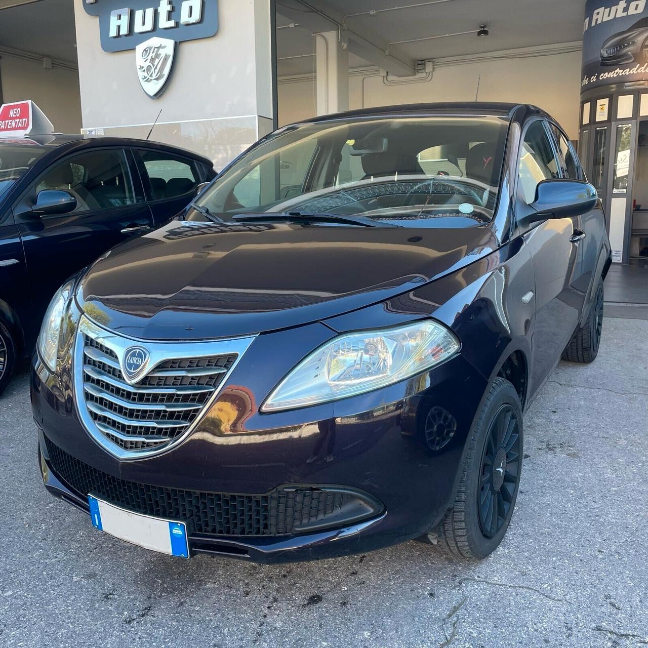 2014 Lancia Ypsilon 0.9 TwinAir 85 CV 5 porte Metano Ecochic Silver