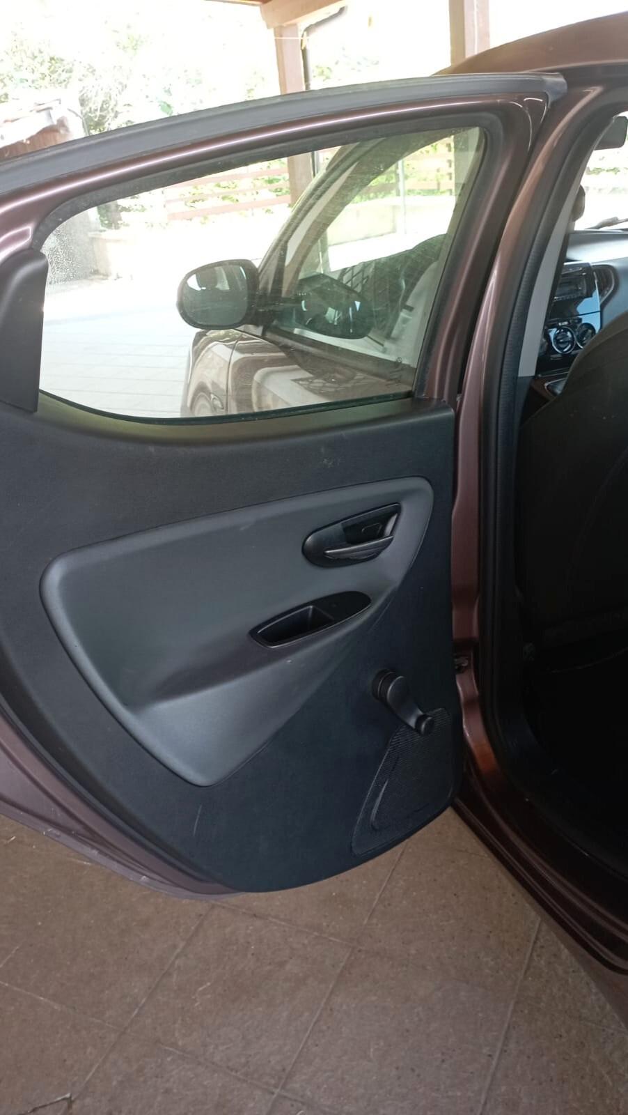 Lancia Ypsilon 1.2 69 CV benzina