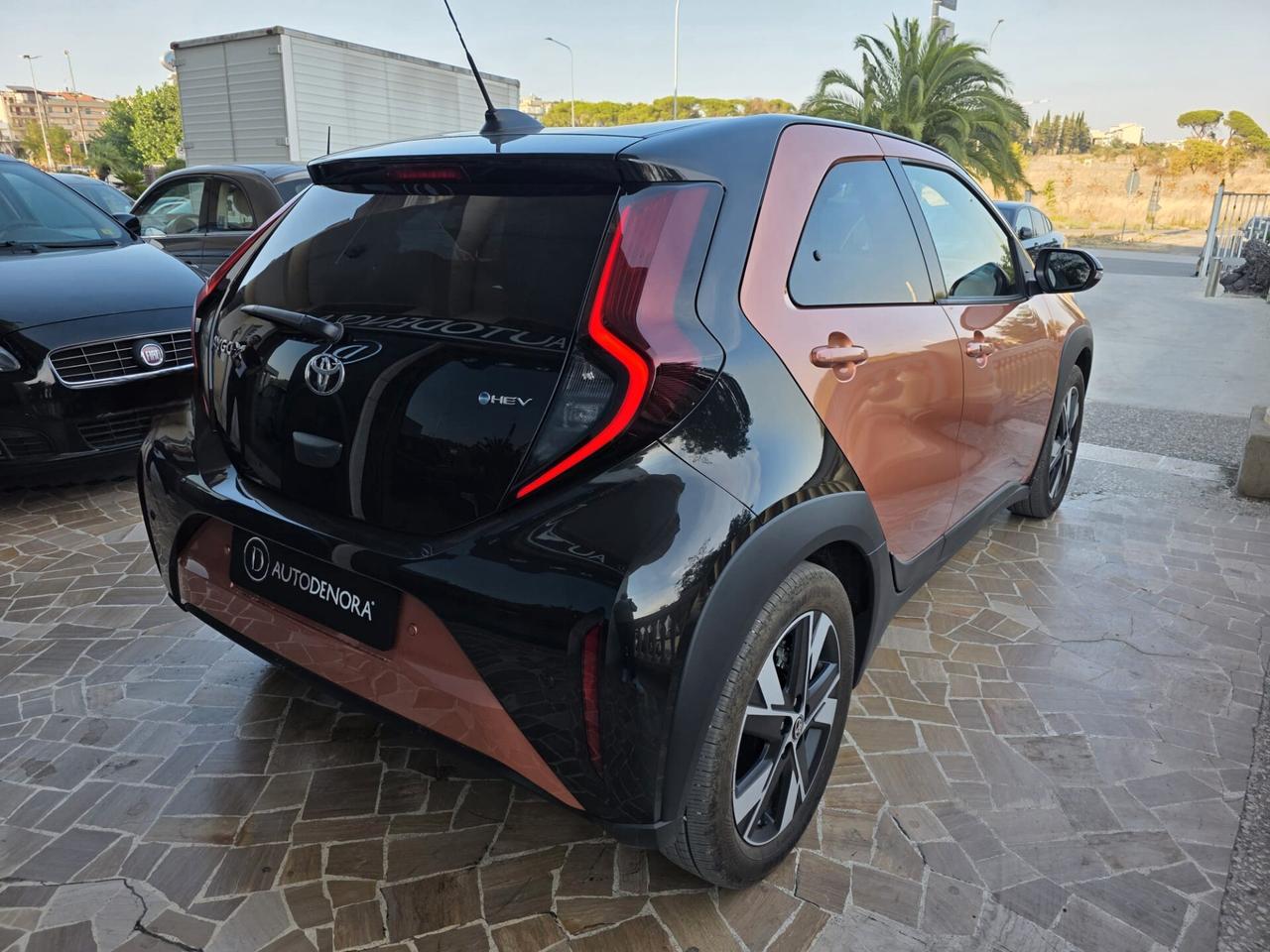 Toyota Aygo X 1.5 Hybrid 115 CV 5 porte Icon# KM ZERO#NO VINCOLO FINANZIAMENTO#LED#EV MODE#CLIMA#CARPLAY#VIRTUAL#CAM