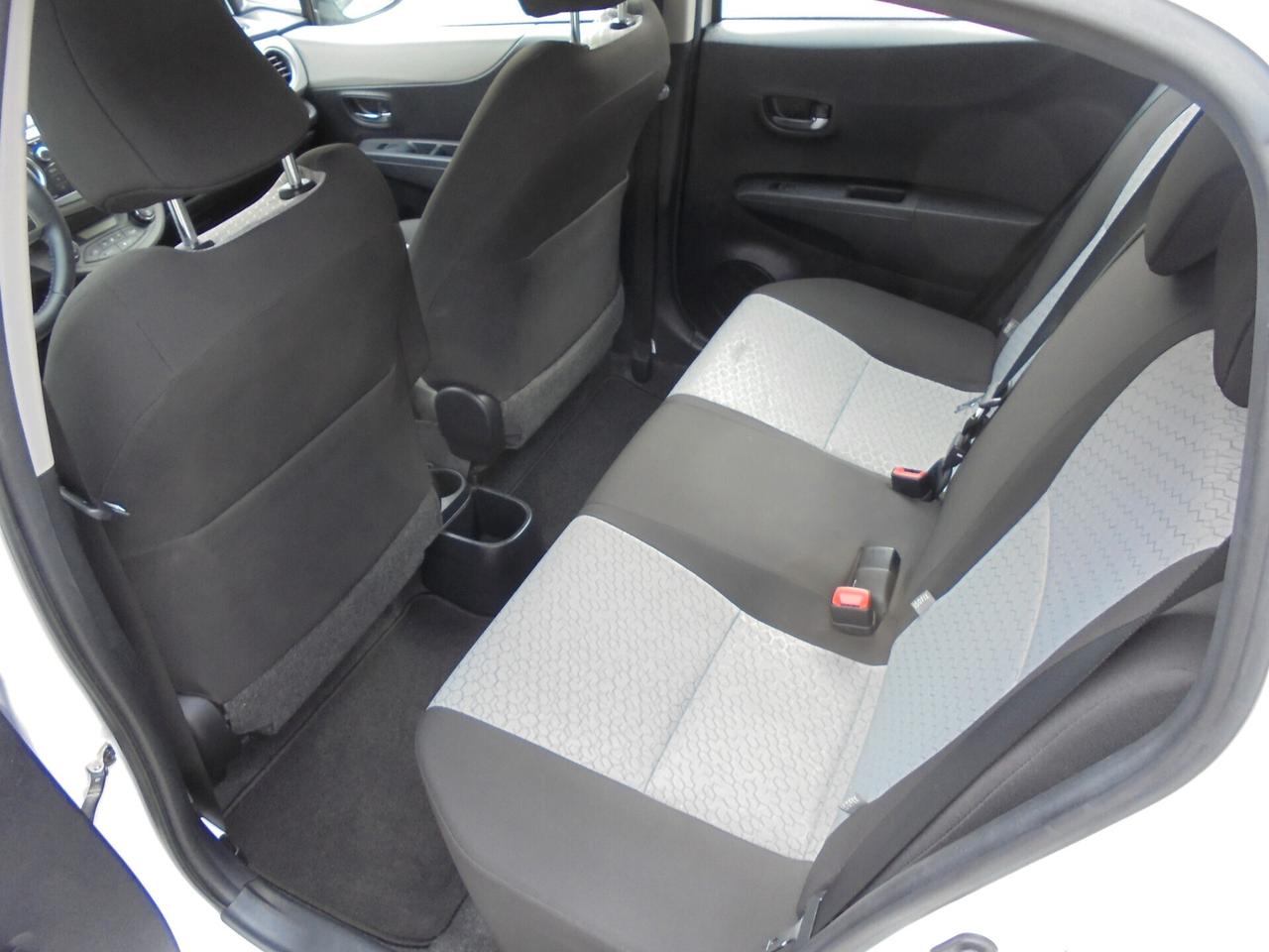 TOYOTA YARIS 1.0 VVT-i 5P LOUNGE – UNIPROPRIETARIO-