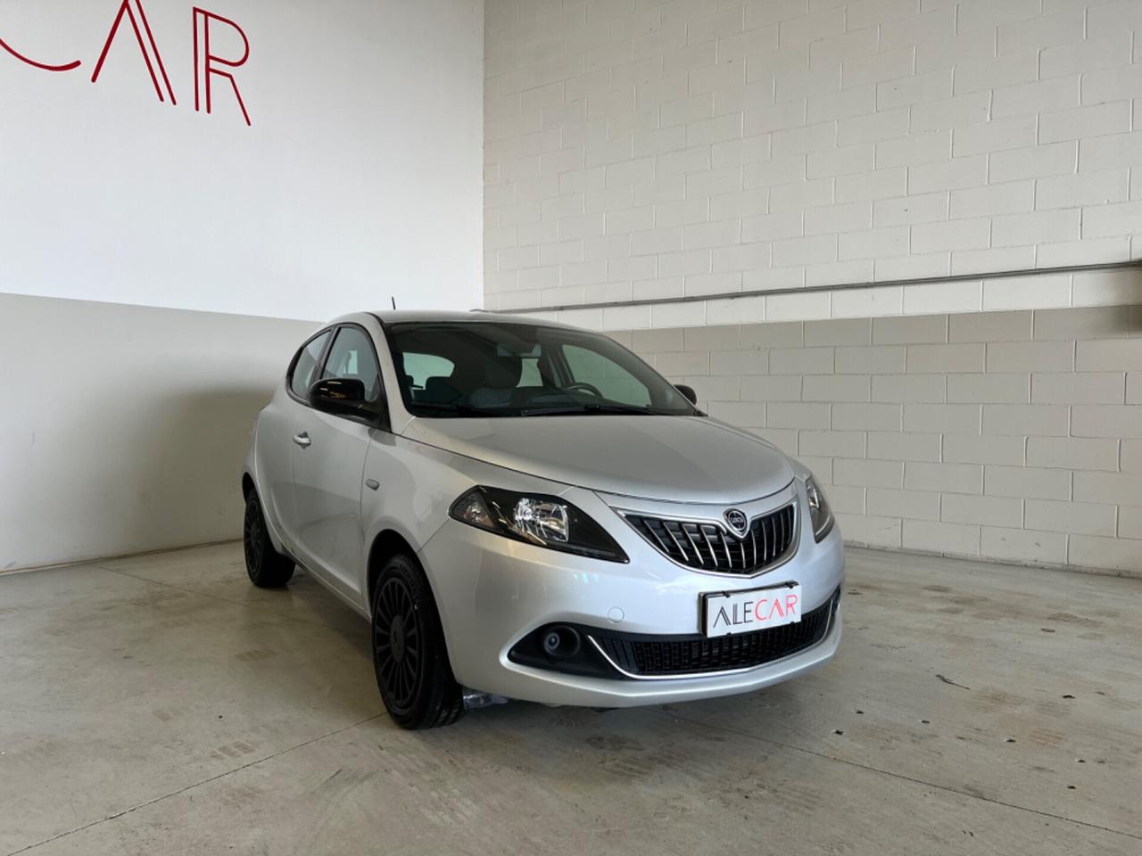 Lancia Ypsilon 1.0 FireFly 5 porte S&S Hybrid Ecochic Silver x Neopatentati