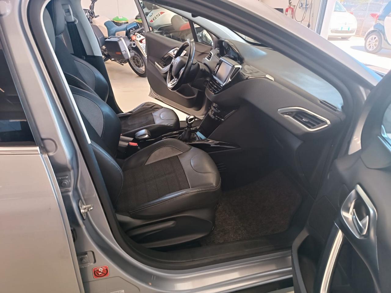 Peugeot 2008 BlueHDi 120 S&S Black Matt