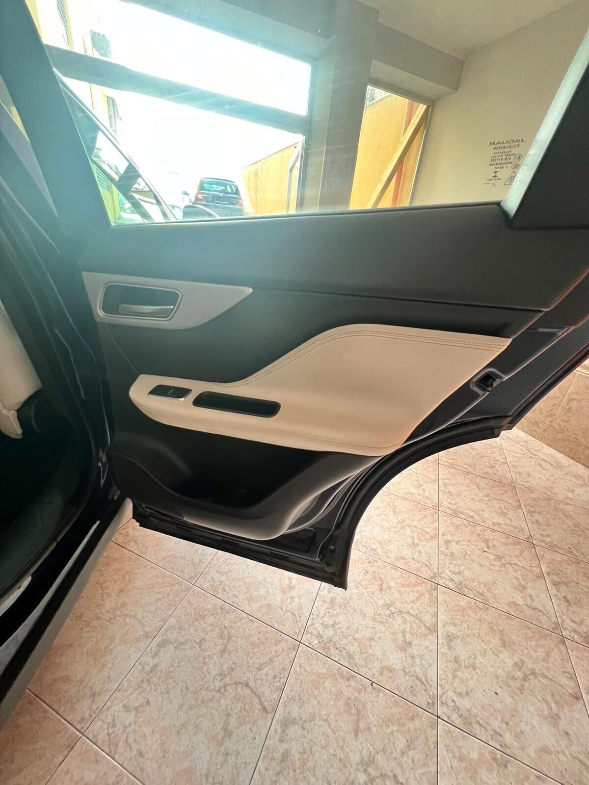 Jaguar F-Pace 2.0 D 180 CV AWD Pure