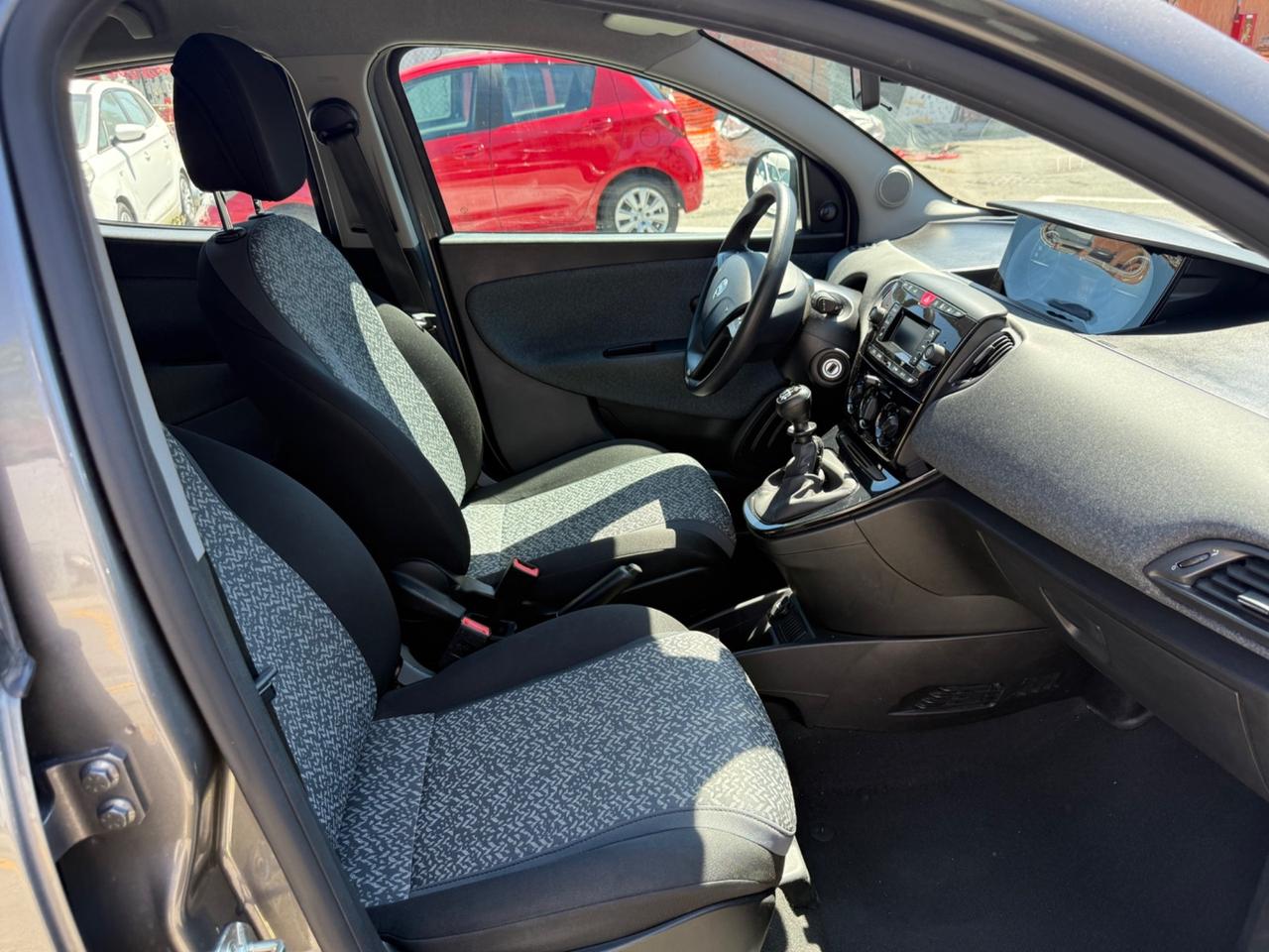 Lancia Ypsilon 1.0 FireFly 5 porte S&S Hybrid Ecochic Silver