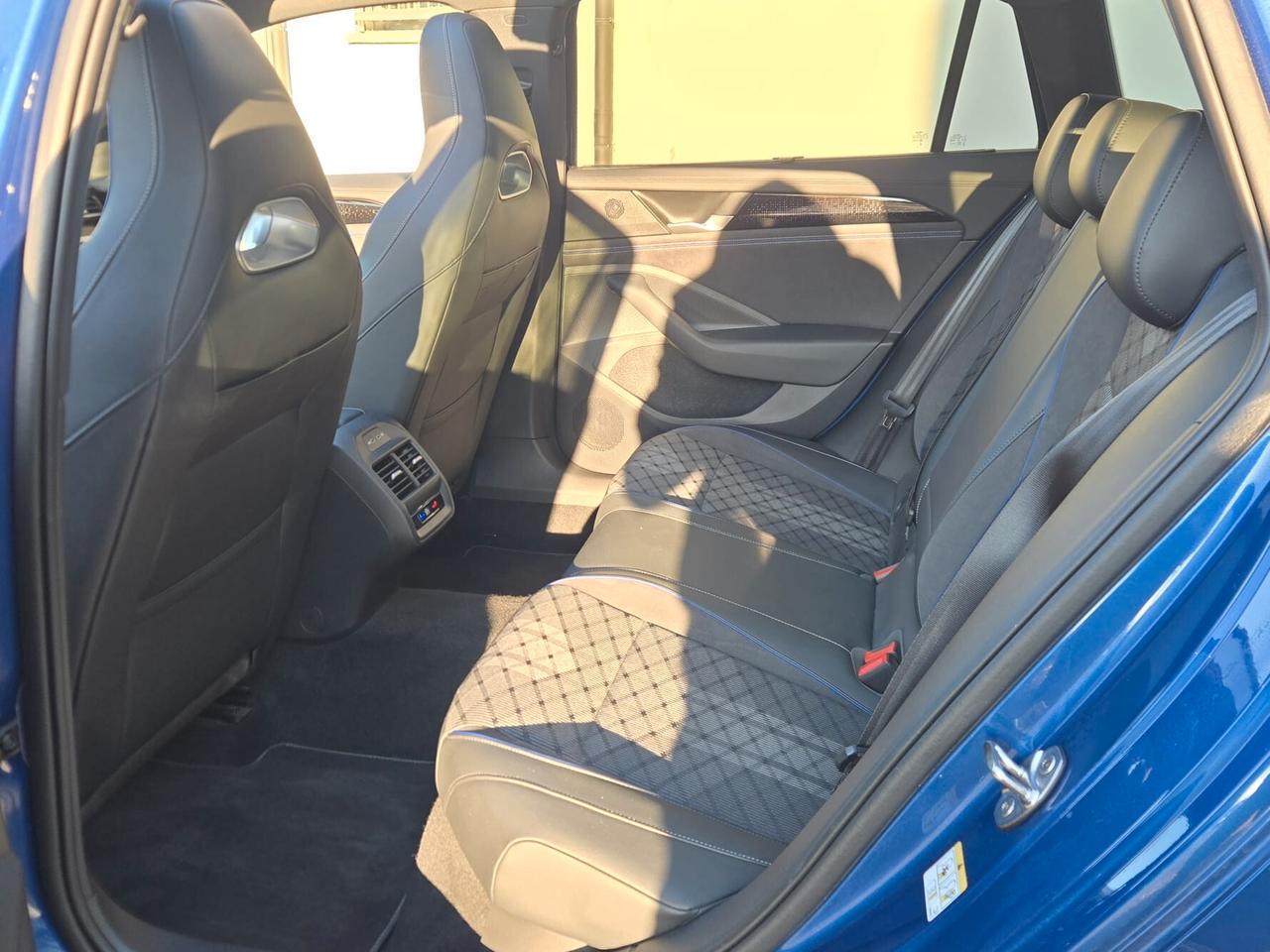 Volkswagen Passat 2.0 TDI 150 CV SCR DSG R-Line