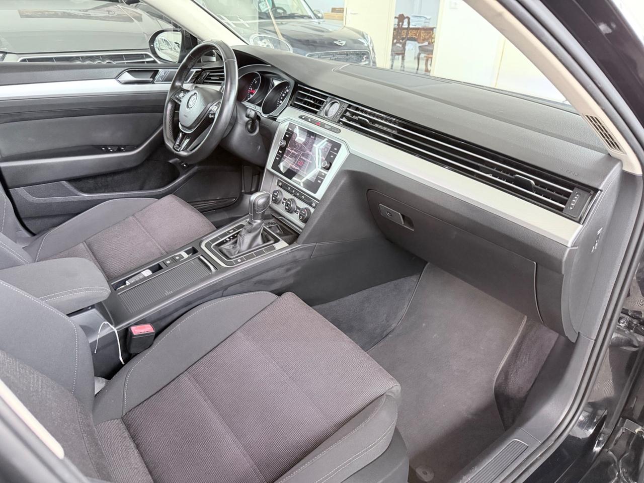 Volkswagen Passat 1.6 TDI 120CV NEOPATENTATI DSG EUR6