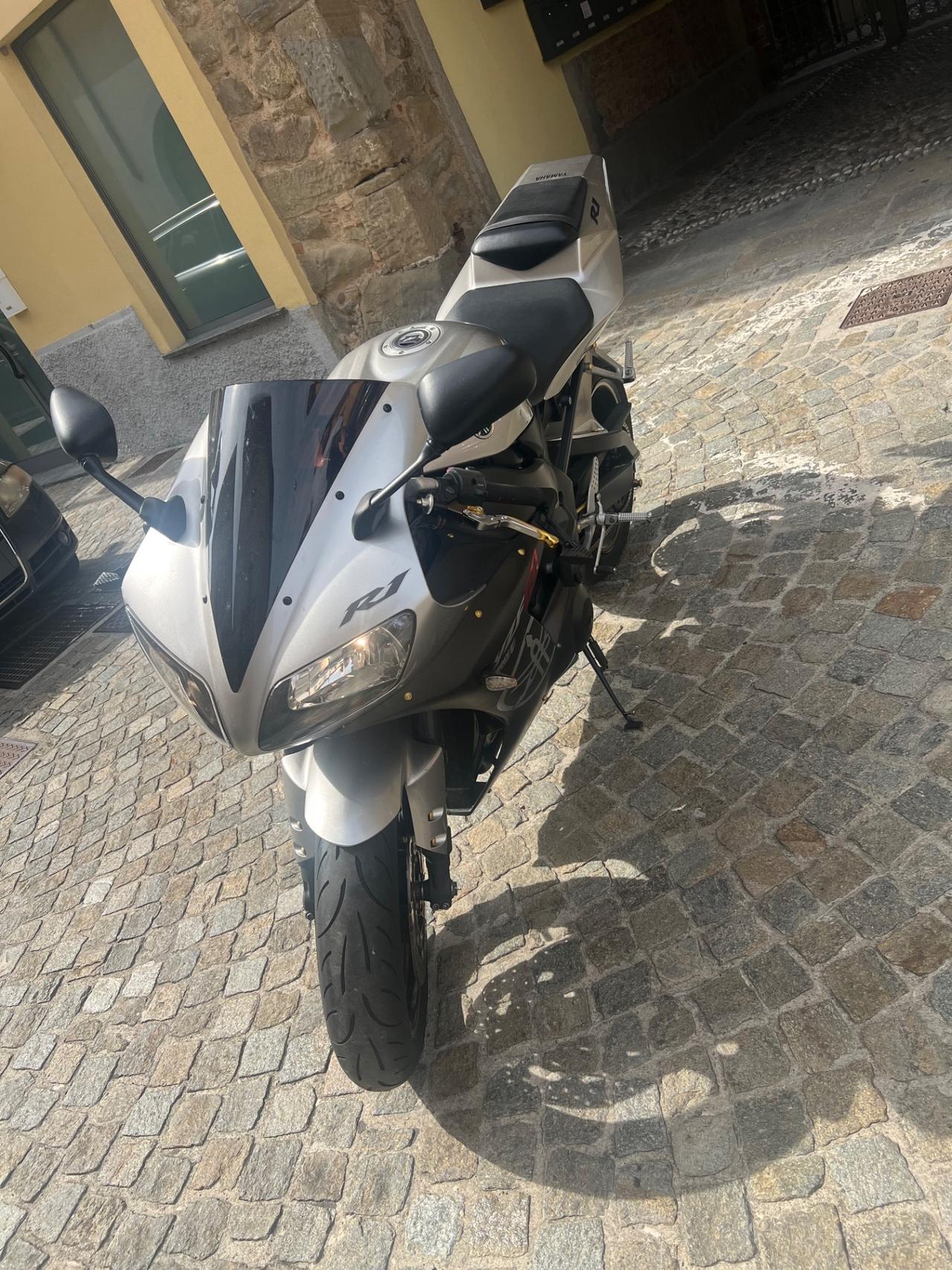 Yamaha YZF R1