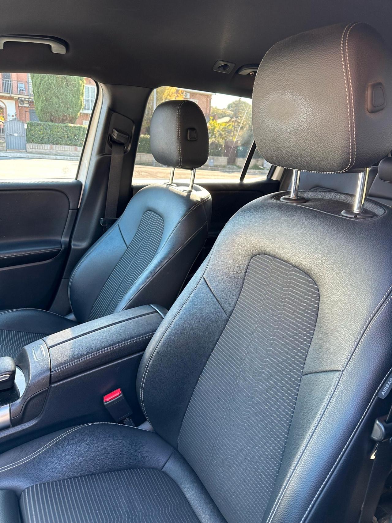 Mercedes-Benz GLB 200 GLB Sport Plus Easy Tech auto 7p