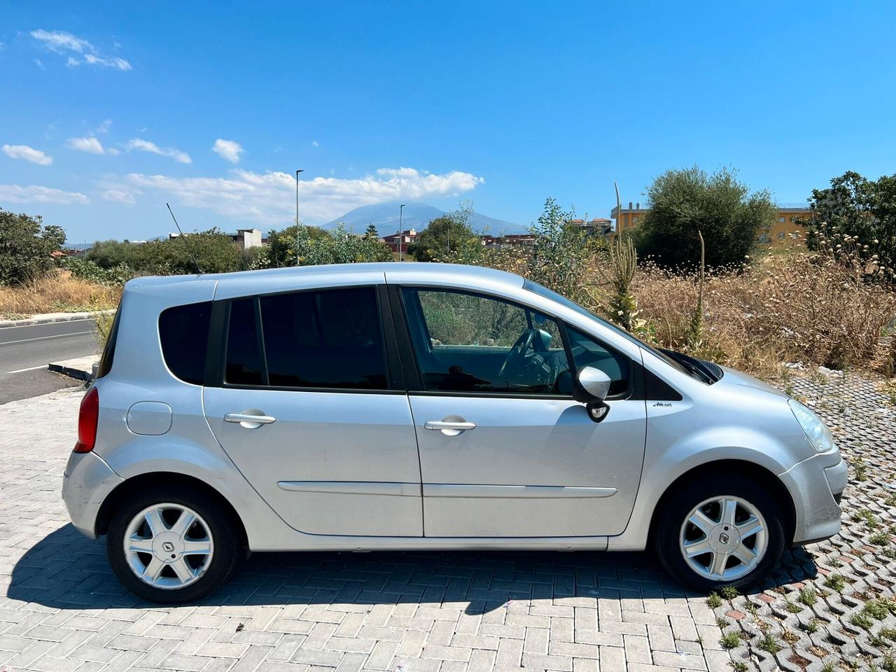 Renault Modus 1.5DCI A-F-F-A-R-O-N-E