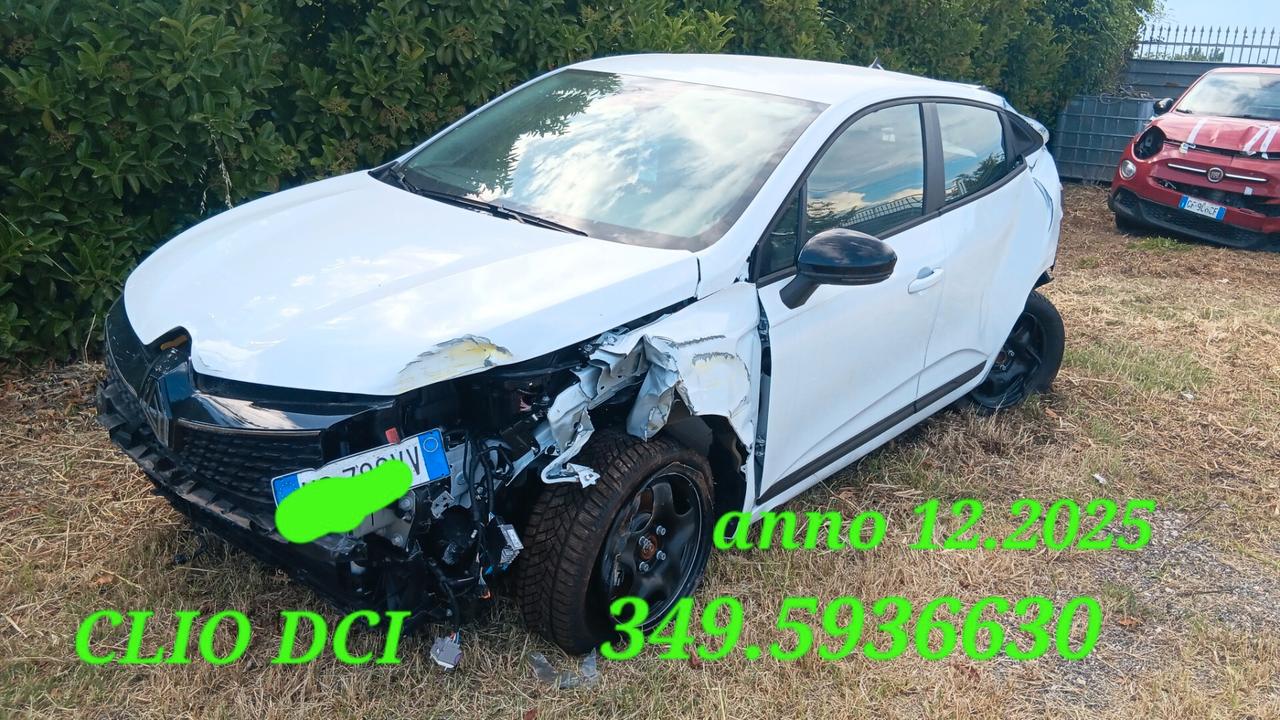Renault Clio incidentata sinistrata mondialcars 12.025