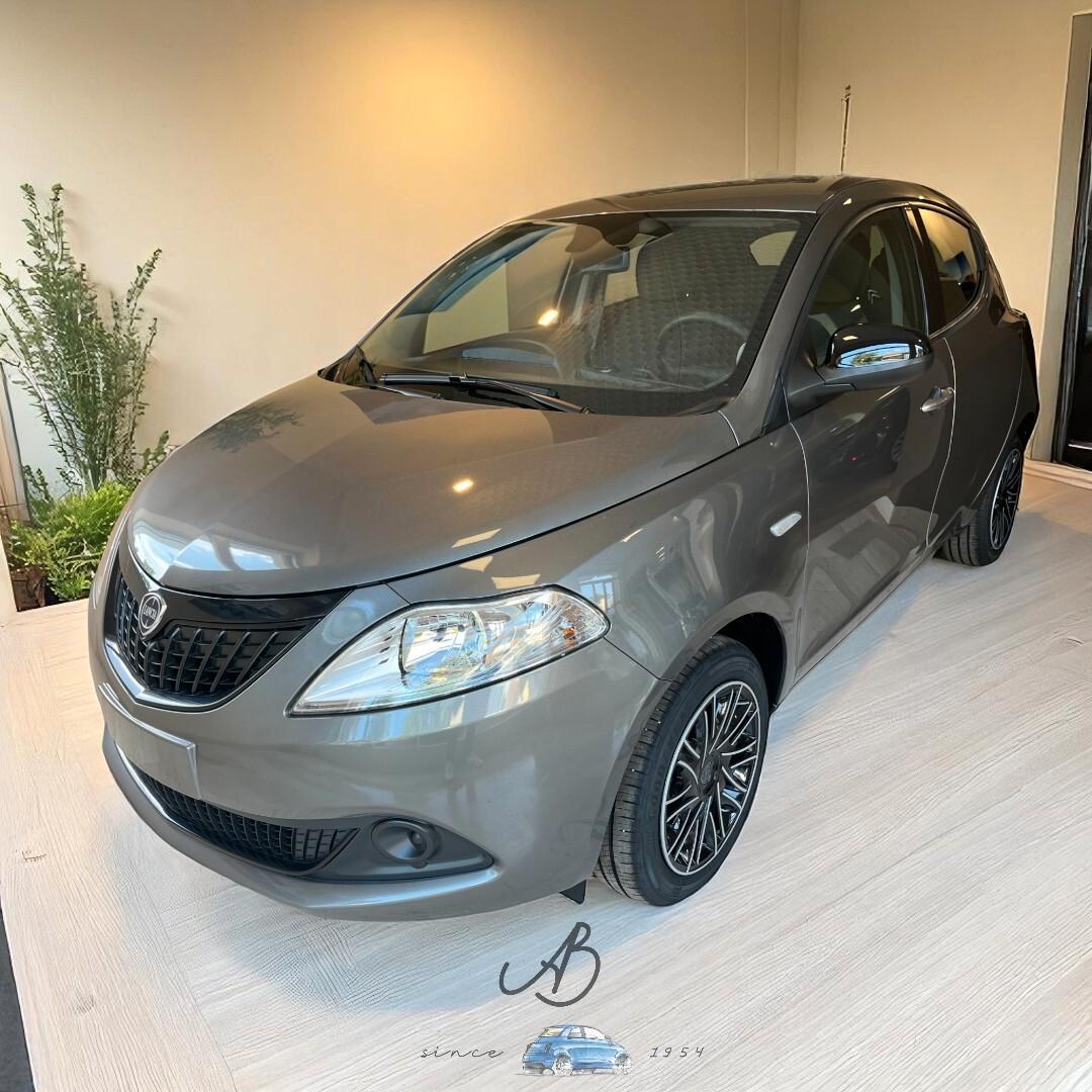 Lancia Ypsilon 1.0 FireFly 5 porte S&S Hybrid Oro
