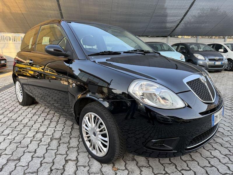 Lancia Ypsilon Ypsilon 1.2 8v Oro Bianco IDONEA NEOPATENTATI