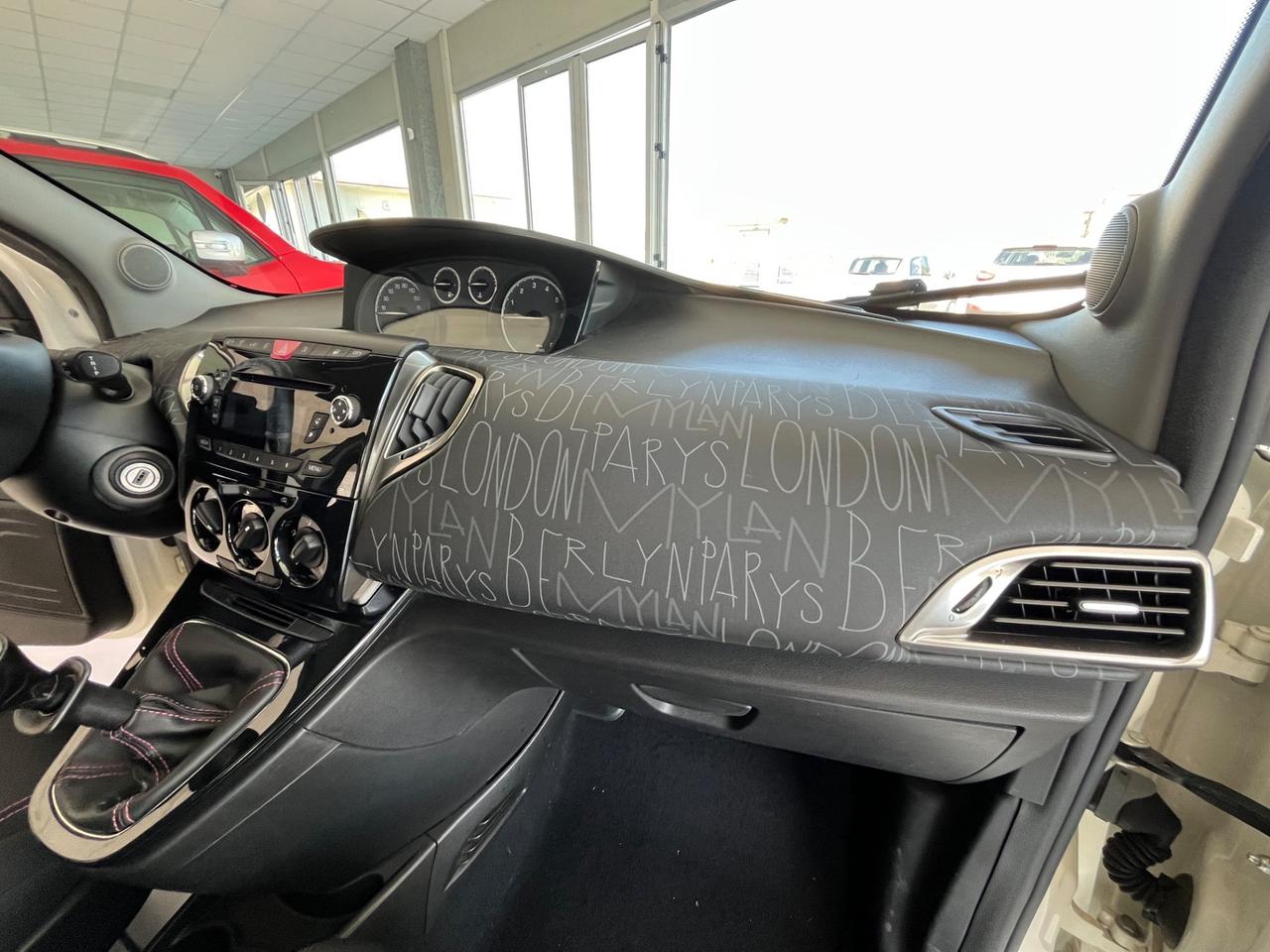 Lancia Ypsilon 1.2 69 CV 5 porte 111000 km