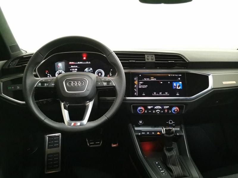 Audi Q3 Sportback 35 2.0 tdi Identity Black s-tronic
