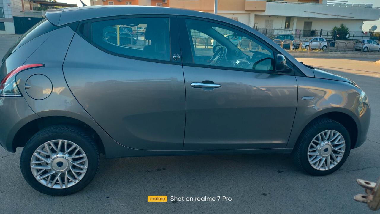 Ypsilon 0.9 t.air Gold ecochic metano 80cv