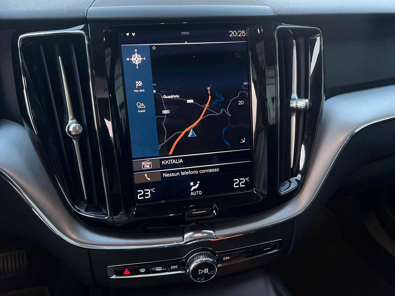 Volvo XC 60 XC60 B4 (d) AWD Geartronic Momentum Tetto apribile