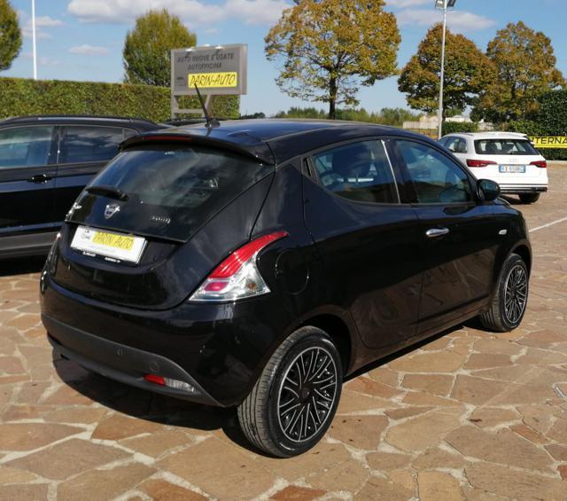 LANCIA Ypsilon 1.0 FireFly 5 porte S&S Hybrid Silver