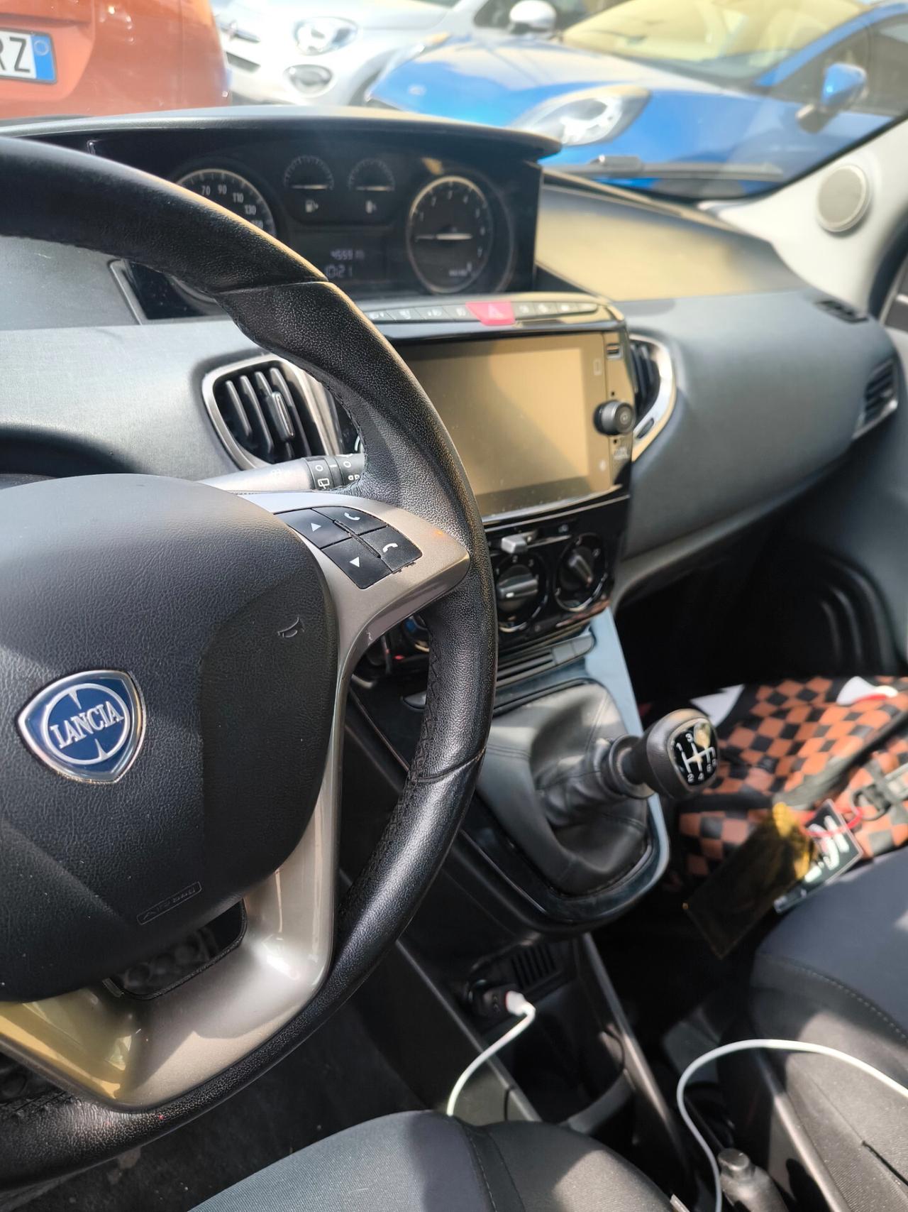 Lancia Ypsilon 1.0 FireFly 5 porte S&S Hybrid Gold