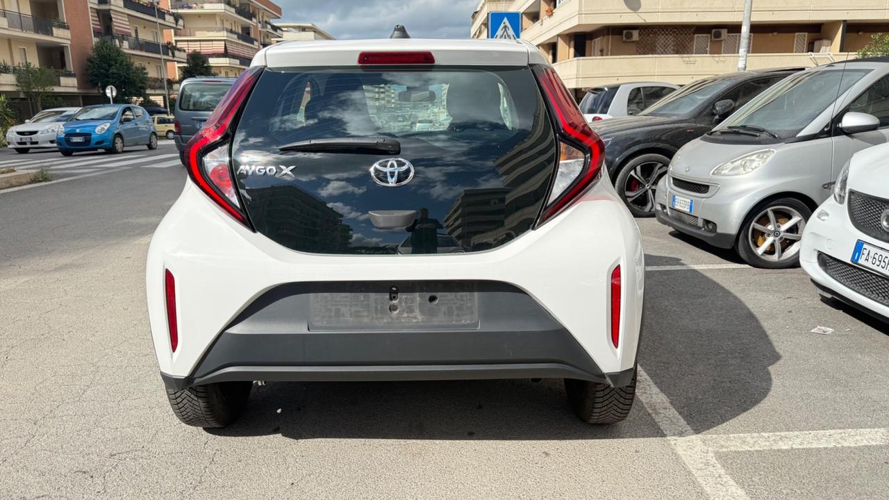 Toyota Aygo X 1.0 VVT-i 72 CV 5 porte Lounge Air S-CVT LED PDC CAR PLAY BLUETOOTH
