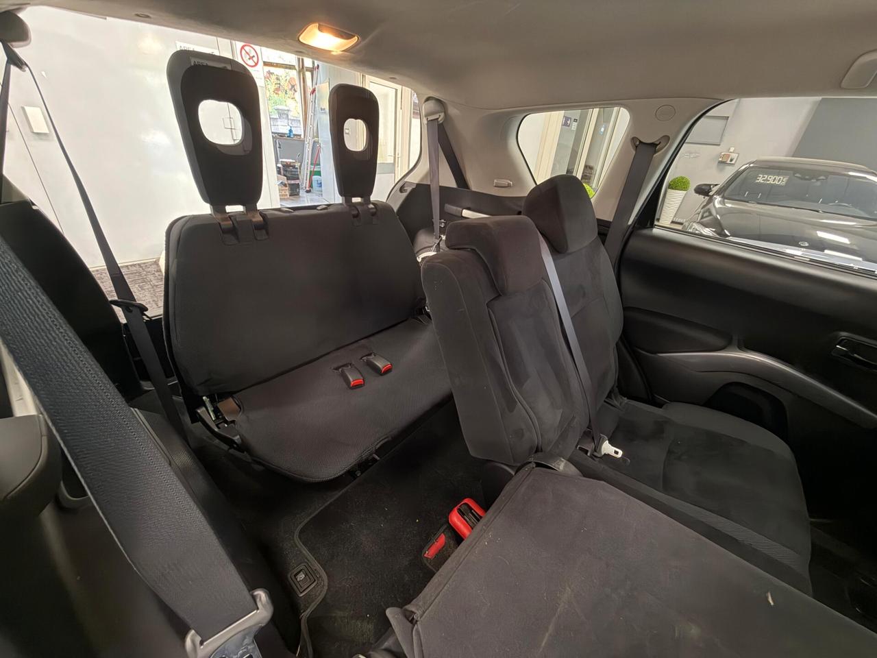 Mitsubishi Outlander 2.0 DI-D Instyle 7 p.ti DPF