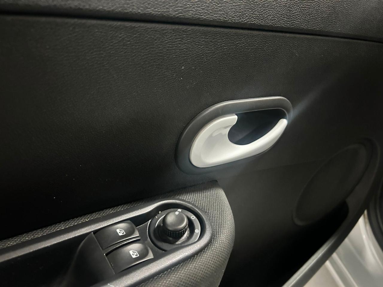 Renault Clio 1.2B SOLO 51.000KM 2011