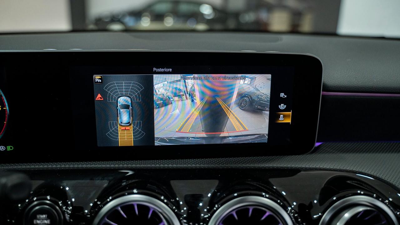 Mercedes-benz A 200 D PREMIUM PLUS AMG 19" TETTO PACK LUCI MULTIBEAM FULL OPTIONAL