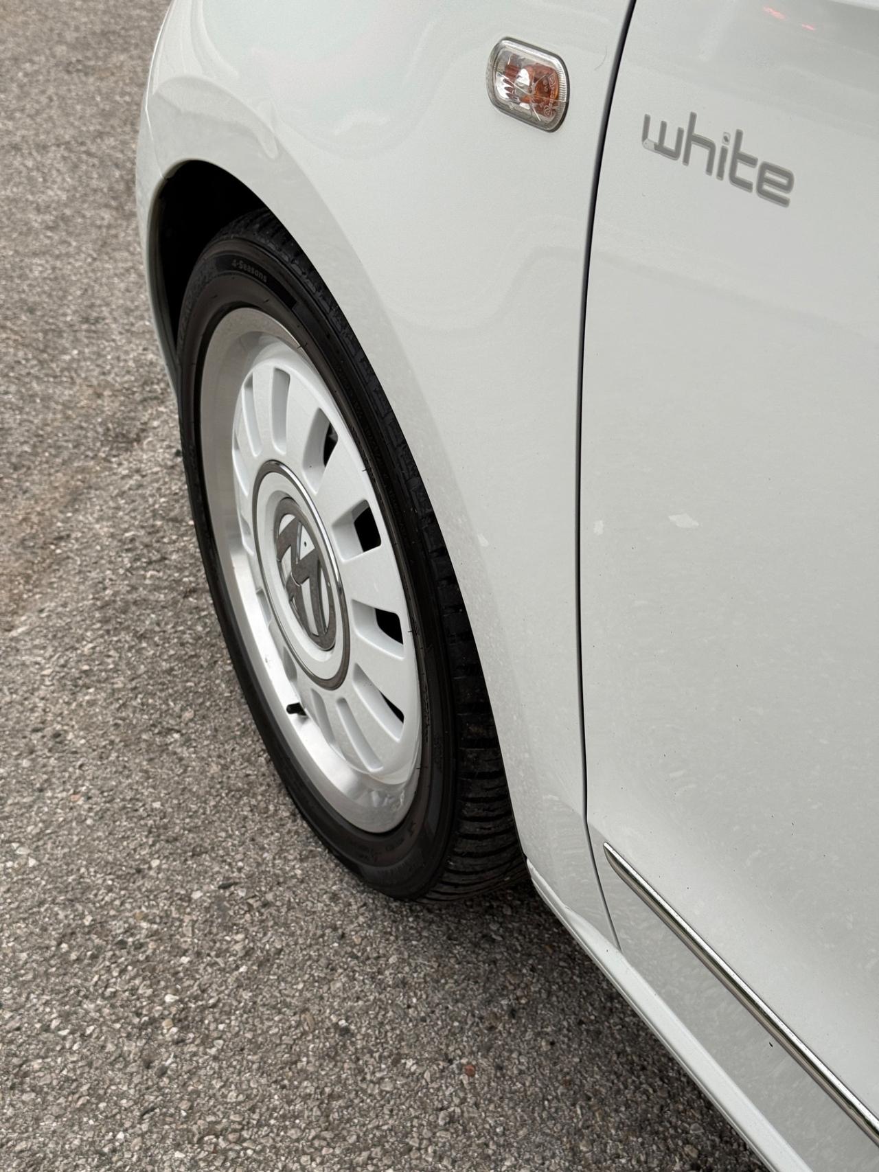 Volkswagen up! 1.0 75 CV 5p WHITE NEOPATENTATI