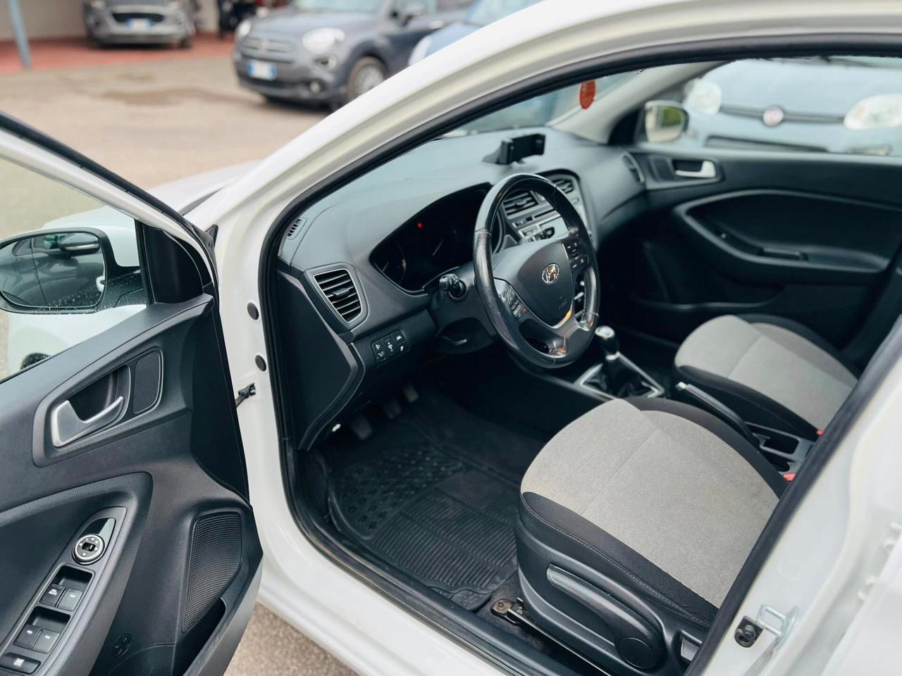 Hyundai i20 1.2 MPI MT Connectline