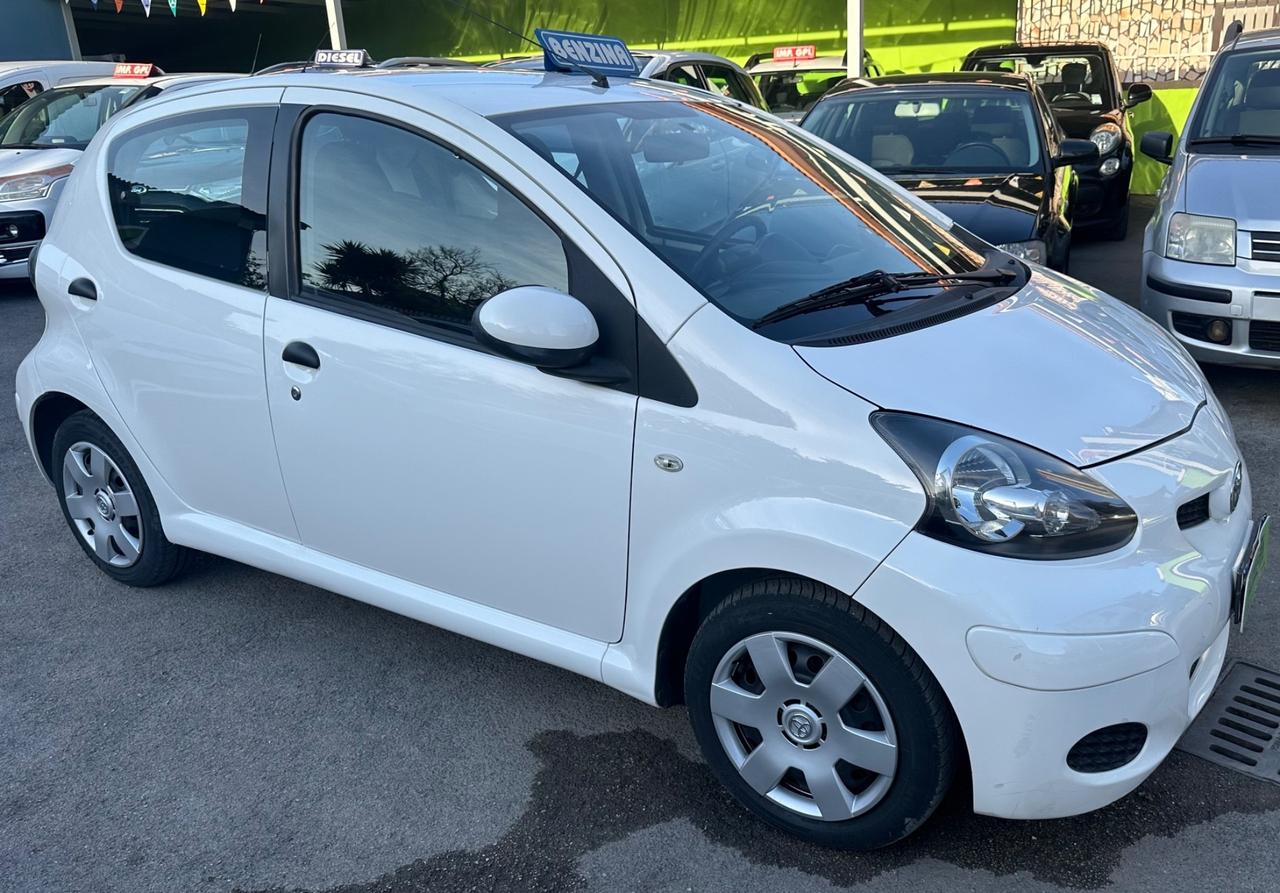 Toyota Aygo 1.0 BENZ. 5 porte Now 2011