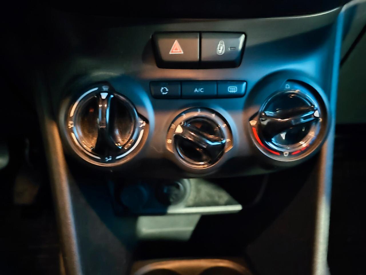 Peugeot 2008 BlueHDi 100 S&S Black Matt