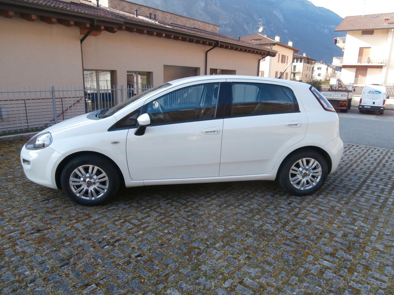 Fiat Punto 1.3 MJT II S&S 85 CV 5 porte Lounge NEOPATENTATI