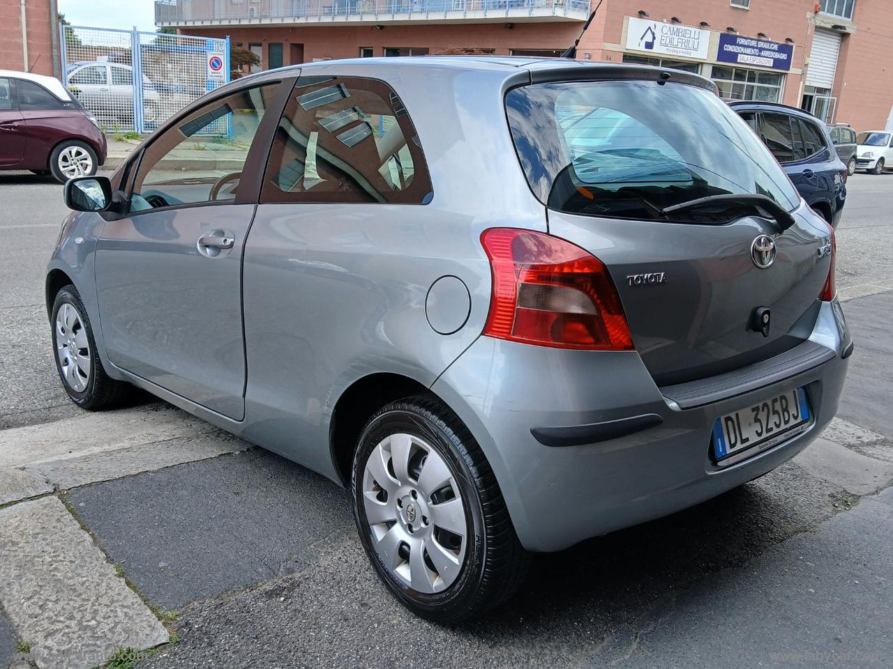 TOYOTA Yaris 1.0 3p.