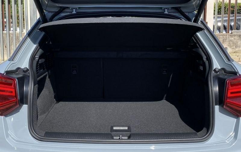 Audi Q2 S Line interno ed esterno 2.0 TDI 150CV s-tronic 35