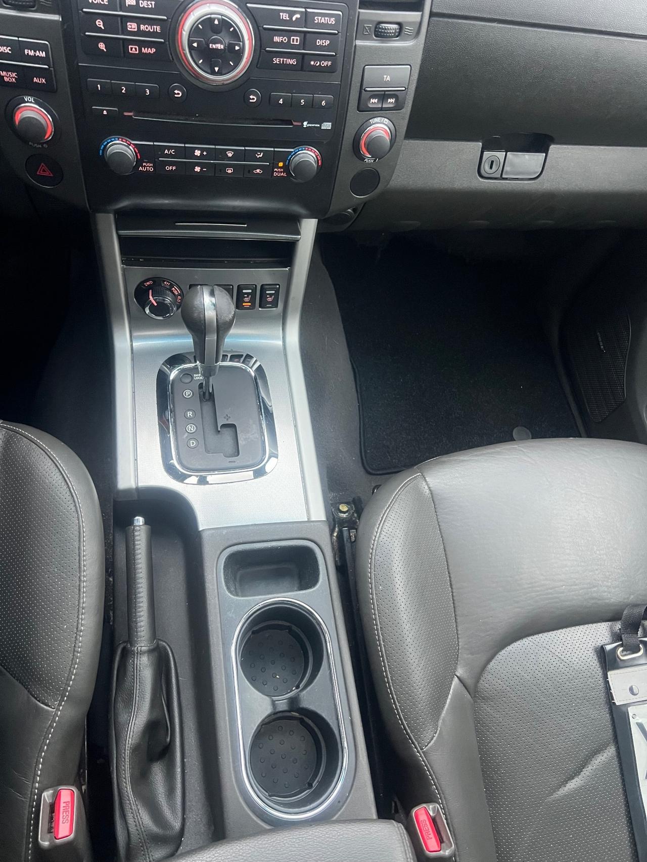 Nissan Navara 3.0 dCi 4 porte Double Cab LE V6