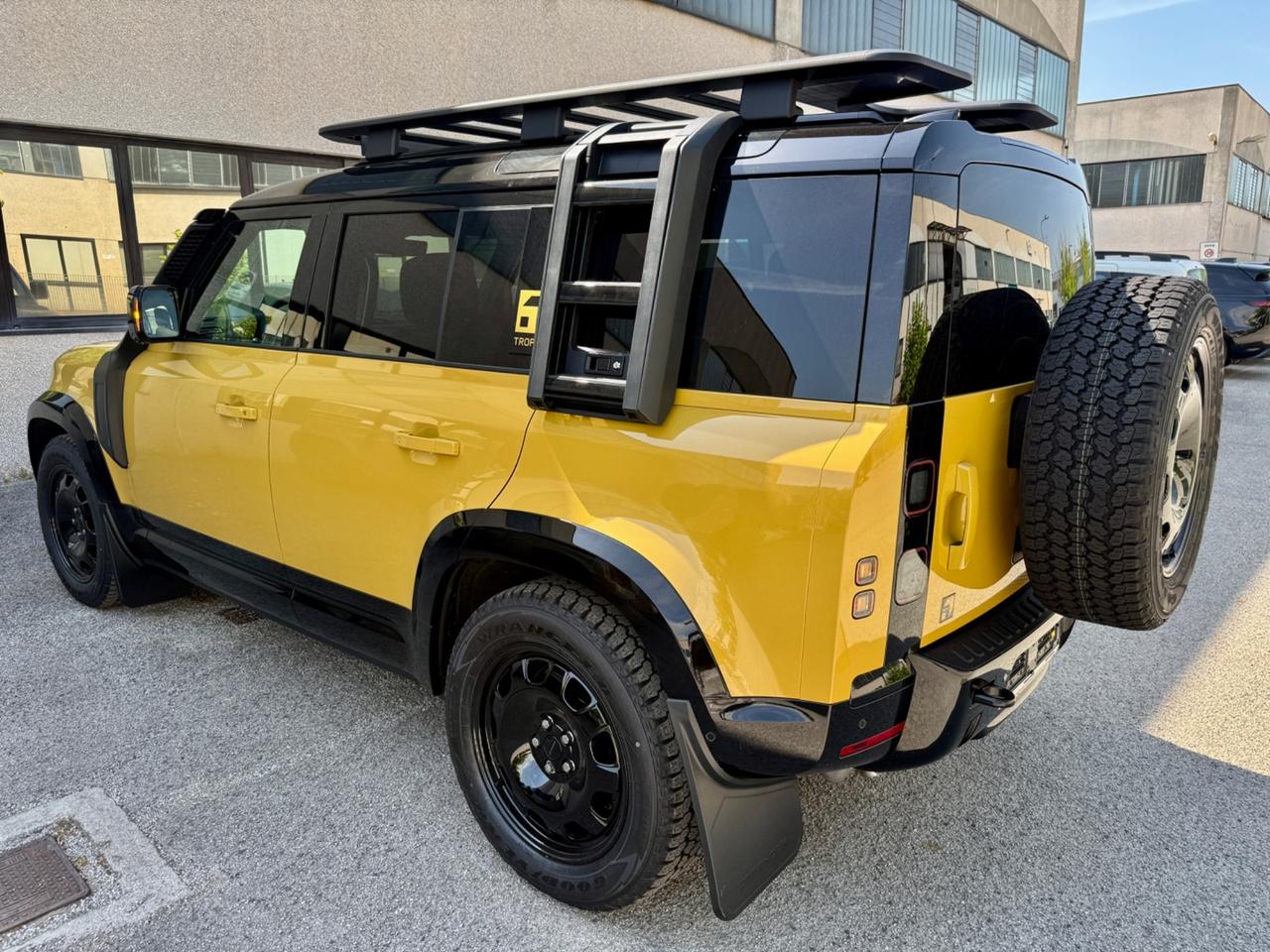 Land Rover Defender TROPHY EDITION