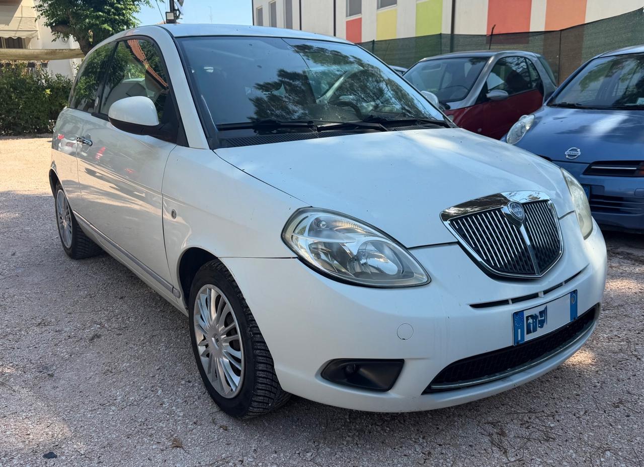 Lancia Ypsilon 1.4 Argento Ecochic GPL
