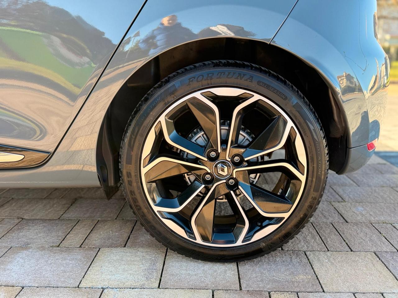 Renault Clio 1.5 dCi 5 porte Moschino Intens neopatentati