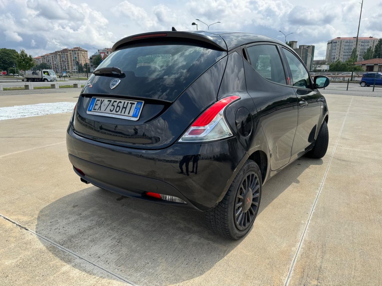 Lancia Ypsilon 1.2 69 CV 5 porte GPL Ecochic Silver