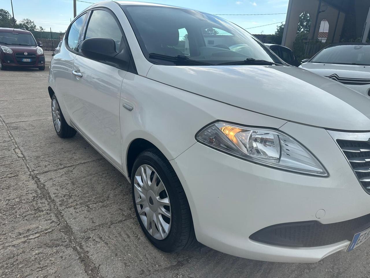 Lancia Ypsilon 1.2 Silver (2015) | OK NEOPATENTATI - Elegante e Accessibile