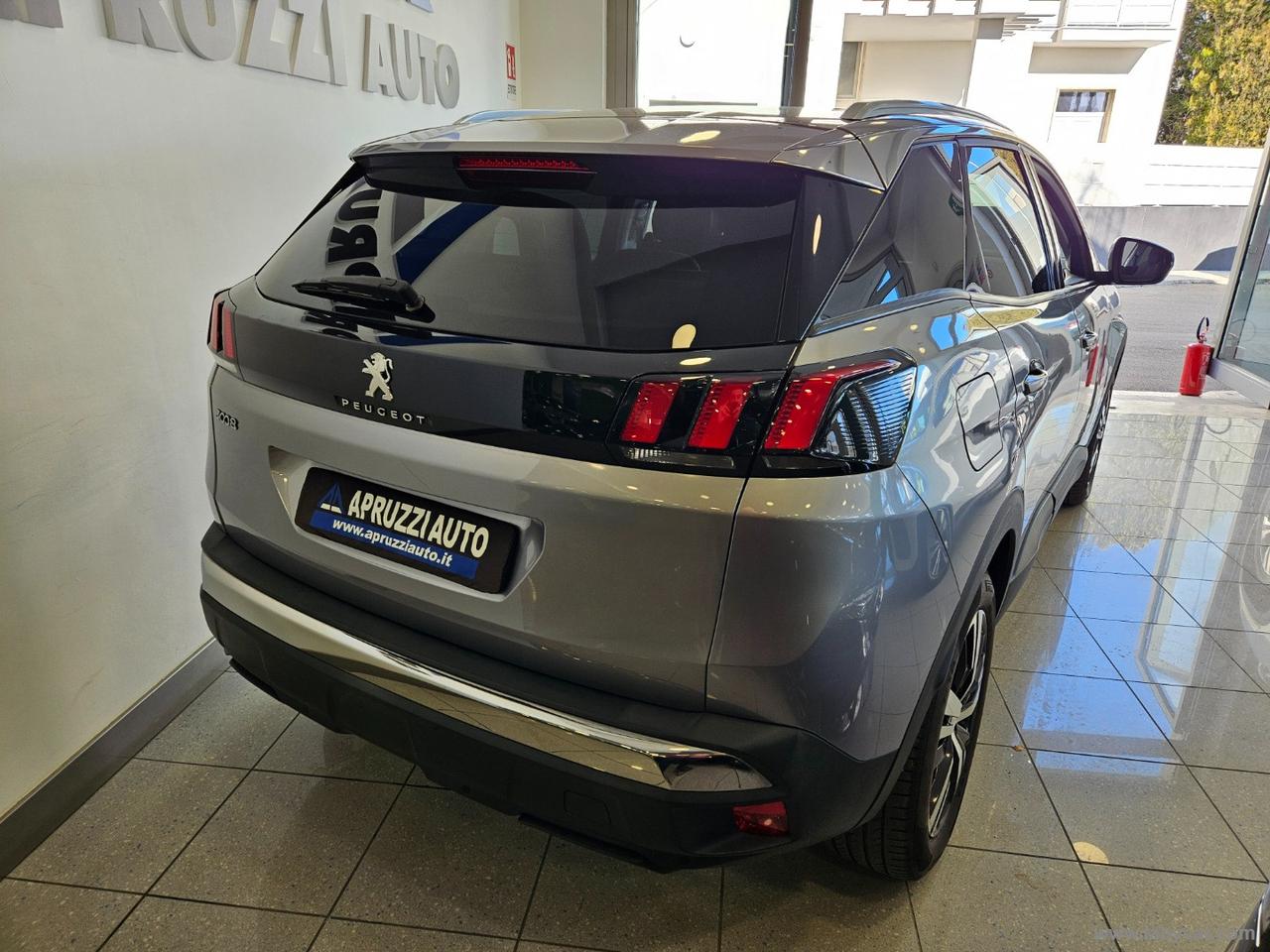 PEUGEOT 3008 BlueHDi 130 S&S EAT8 Business