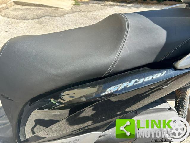 HONDA SH 300 i Bauletto e Visiera inclusi