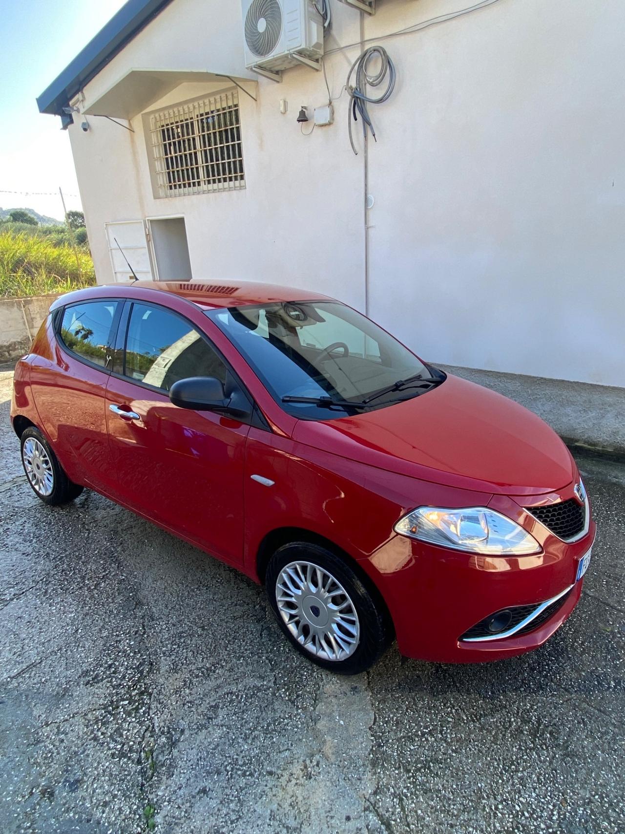 Lancia Ypsilon 1.2 69 CV 5 porte Silver