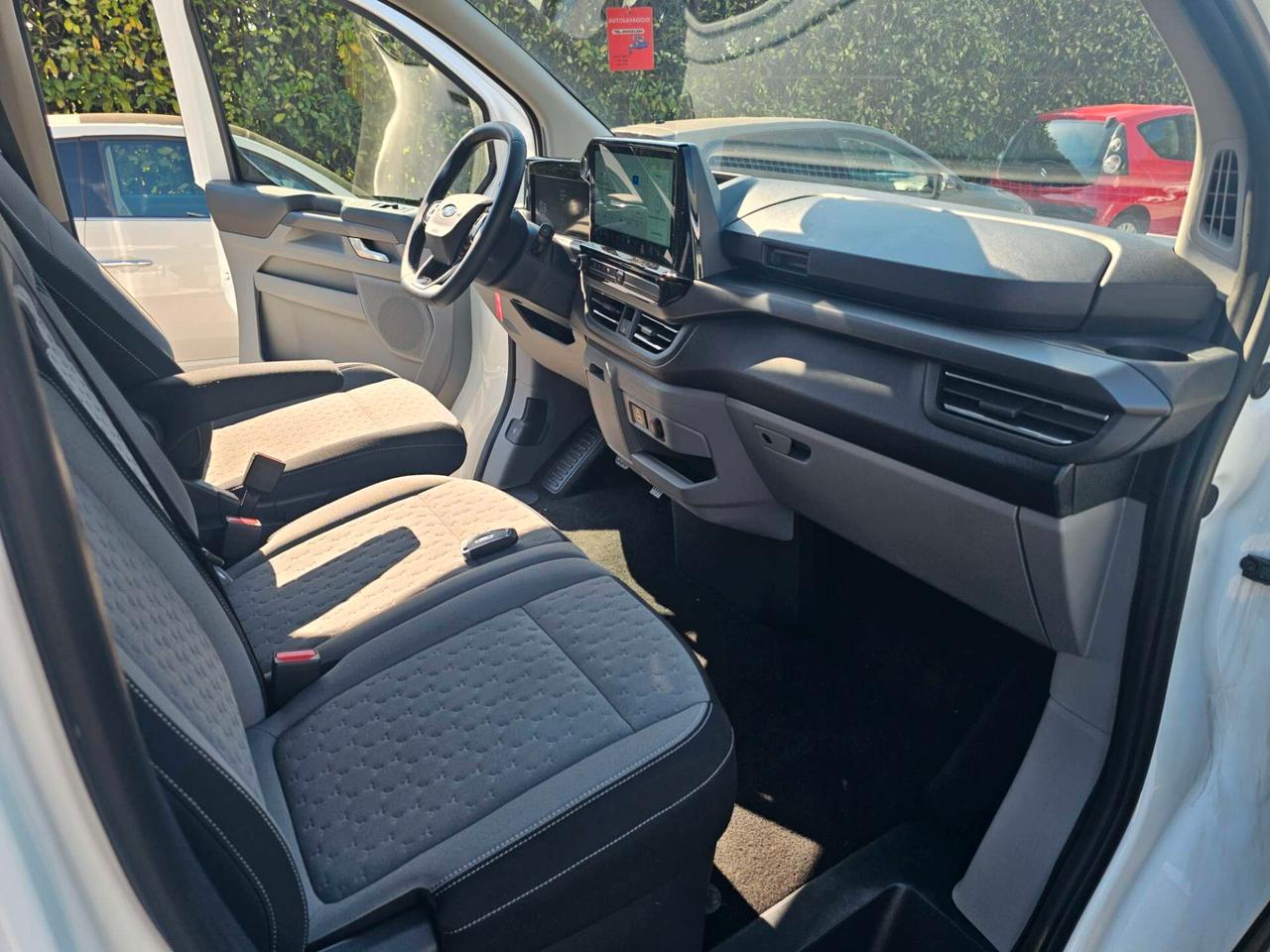 Ford Tourneo Courier custom titanium