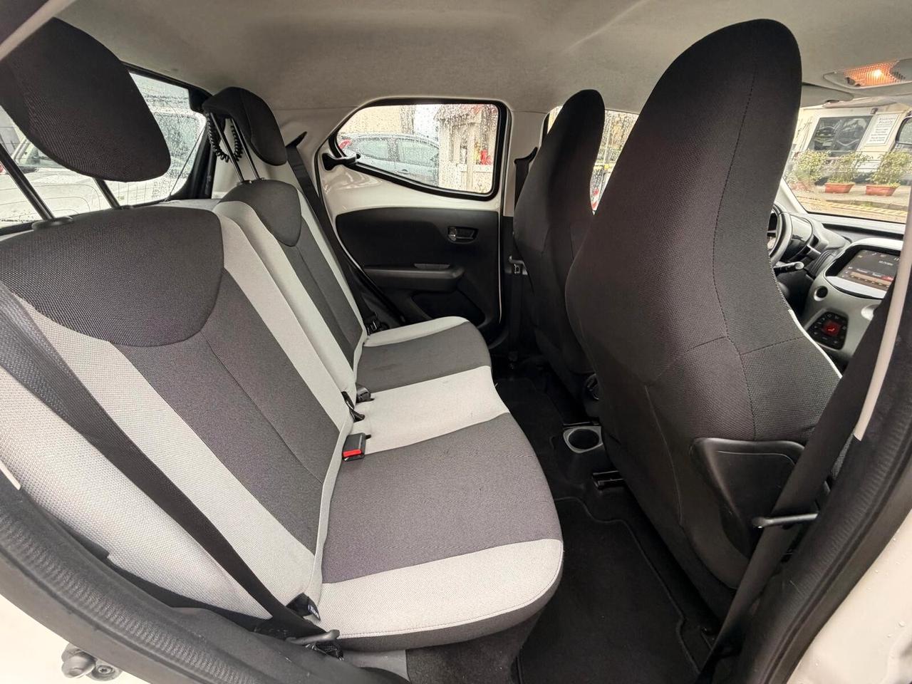 Toyota Aygo 1.0 VVT-i 69 CV 5 porte x-black