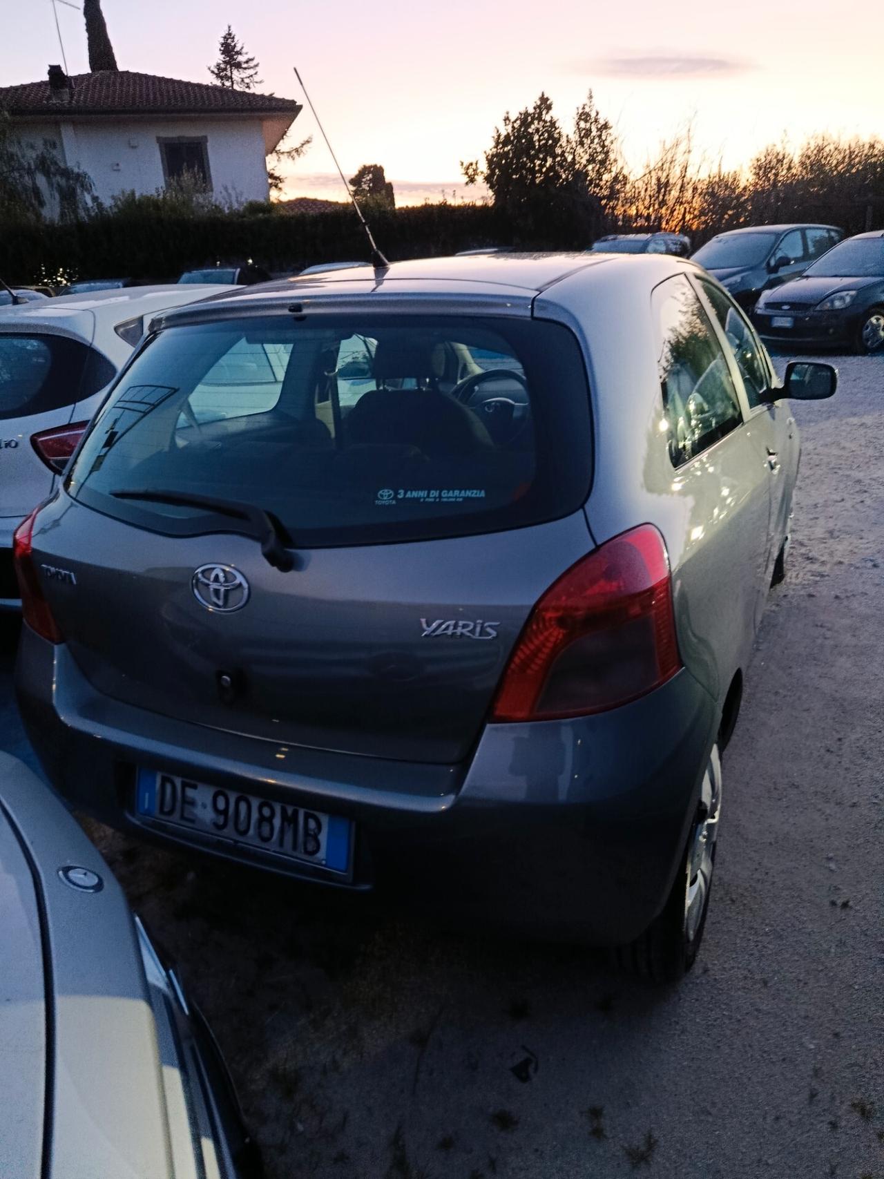 Toyota Yaris 1.0 3 porte Sol