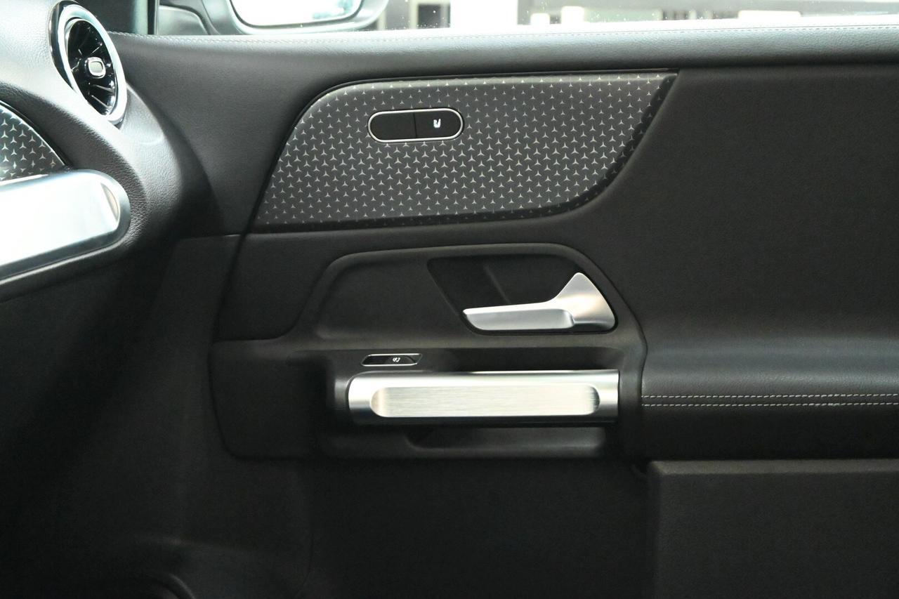 MERCEDES GLB (X247) GLB 180 d Automati...