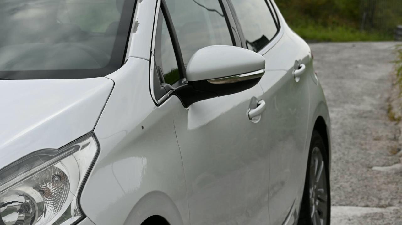 Peugeot 208 1.2 e-VTi Allure Neopatenati